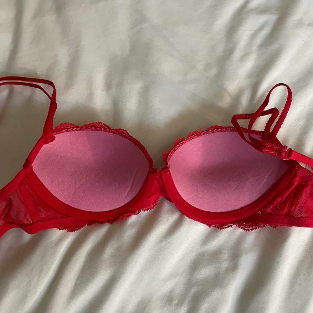 Victoria’s Secret PINK Red Push-up Bra - Picture 2 of 4